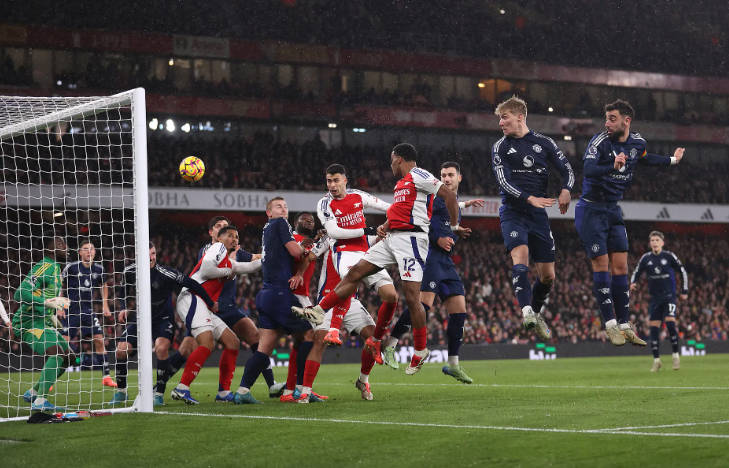 3连胜！阿森纳2-0曼联送阿莫林首败 廷伯&萨利巴2角球制胜