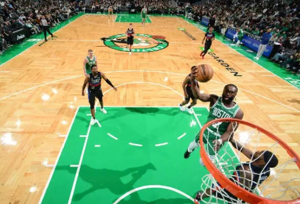 普理查德27+10坎宁安18分 塔图姆缺阵绿军大胜活塞