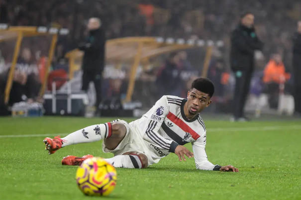 B费染红奥纳纳再遭角球破门 曼联0-2狼队近5轮4负