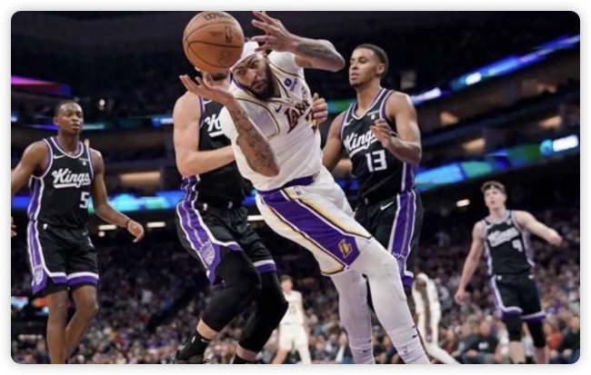 詹姆斯缺战浓眉36+15+8 里夫斯26分湖人赛季横扫国王 