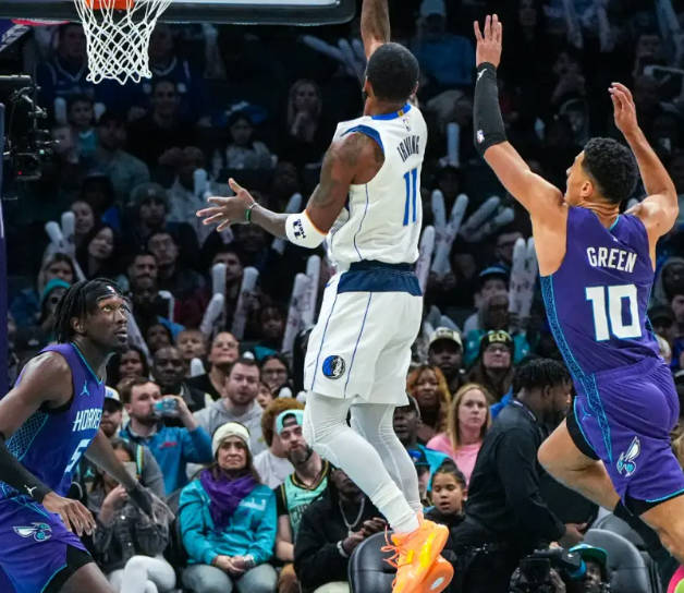 欧文33分三球23+9 东契奇缺阵独行侠不敌黄蜂