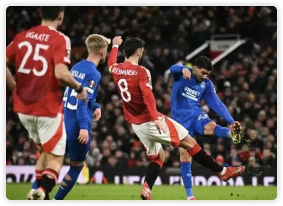 门将诡异乌龙B费补时绝杀 曼联2-1流浪者夺四连胜