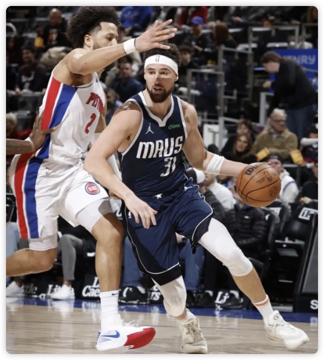 欧文28分难救主 坎宁安40分活塞主场击败独行侠