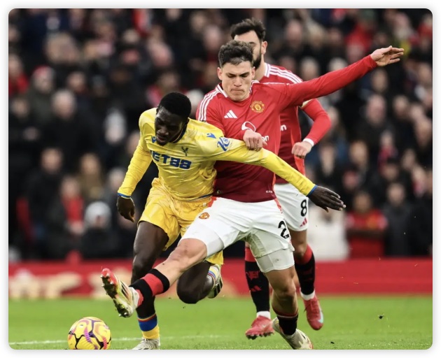 利马痛哭伤退马特塔两球 曼联0-2水晶宫3连胜遭终结 