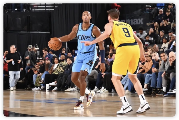 西亚卡姆独揽33分领跑,快船22分逆转失利给步行者