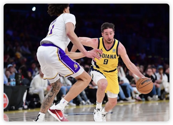 詹东缺阵 里夫斯轰新高45分 八村24+9 湖人击退步行者取5连胜