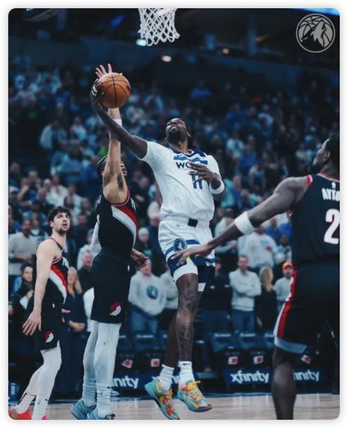 西蒙斯21分麦克丹尼尔斯30+10 残阵森林狼逆转开拓者 