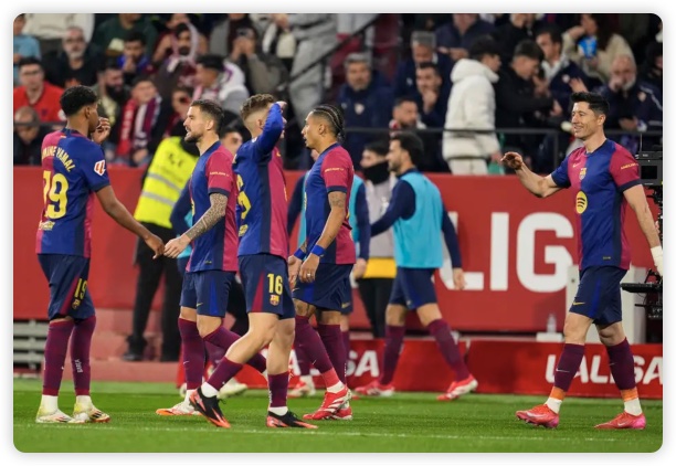 费尔明破门+染红莱万建功 巴萨4-1塞维距榜首2分 