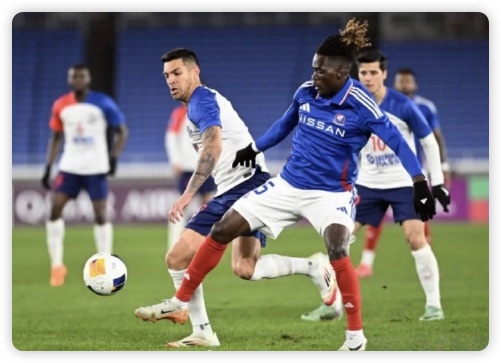 亚冠3连败！申花0-1横滨仍居第10 路易斯屡失良机马纳法送礼