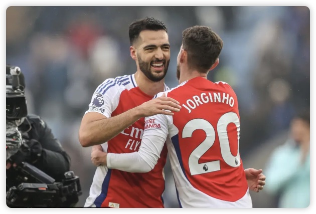 梅里诺替补双响 阿森纳2-0莱斯特城距榜首4分