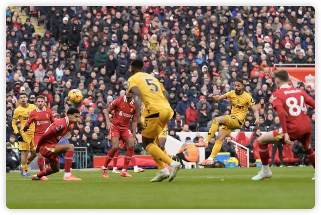 险胜！利物浦2-1狼队21轮不败 迪亚斯萨拉赫建功红军下半场0射门