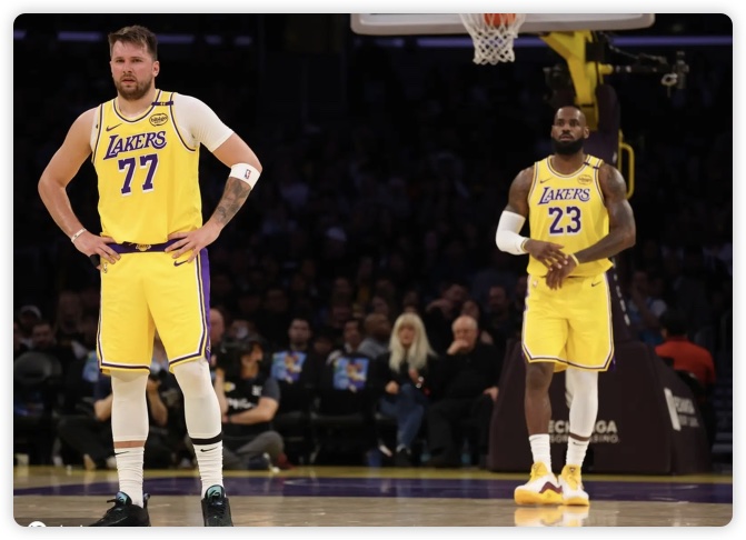 三球关键挑篮 詹姆斯26+11失绝平 东契奇三分9中1 湖人爆冷负黄蜂