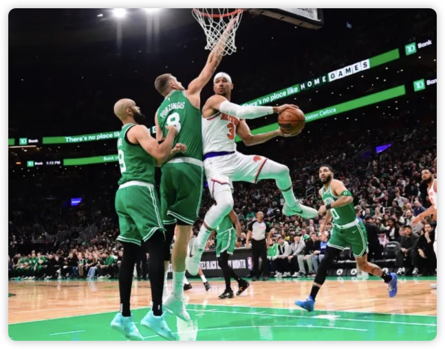 塔图姆准三双唐斯空砍24+18 绿军全场压制轻取尼克斯