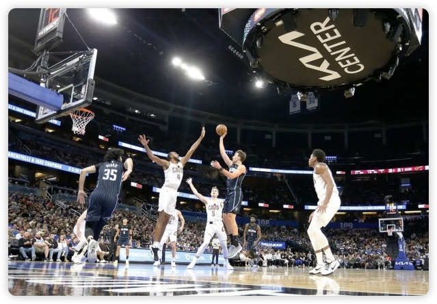 莫布利17+8班凯罗26分 骑士狂胜魔术豪取8连胜 