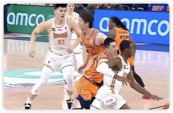 王哲林18+10迪亚洛空砍23分 上海多点开花击败山西