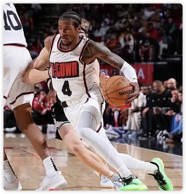 杰伦-格林21+7汤普森25分 申京9+11火箭送马刺4连败