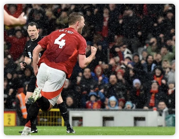 多古送礼+染红马奎尔制胜 十人曼联3-2伊镇近4轮首胜 