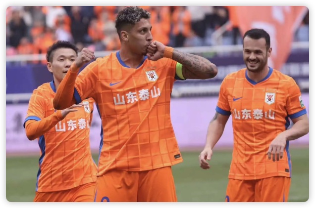 克雷桑1射2传+神级助攻泽卡、马德鲁加建功 泰山4-1十人英博