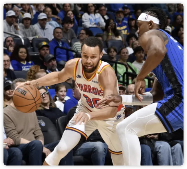 库里狂轰56分命中12记三分 勇士擒魔术取5连胜