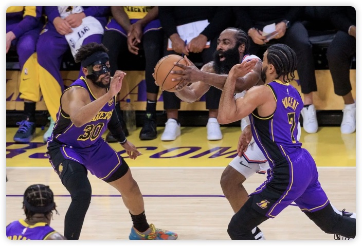 詹姆斯28+13东契奇31+5 哈登18分湖人击沉快船迎5连胜 