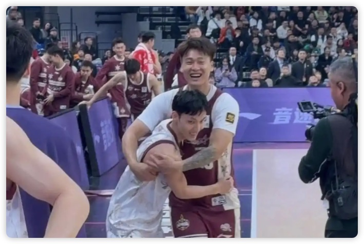 邹雨宸23+5当选MVP 徐杰25分 北区大胜南区