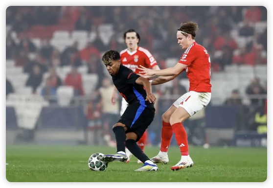 库巴西直红拉菲尼亚制胜 十人巴萨1-0本菲卡