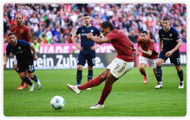 格雷罗双响帕利尼亚染红 十人拜仁被连追3球2-3波鸿