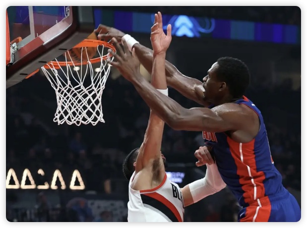 米切尔15+6字母哥空砍30分 骑士轻取雄鹿豪取14连胜 