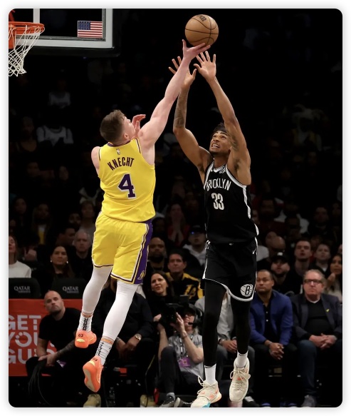 东契奇三双但25中8&5失误 小里14中3 老詹伤缺 湖人憾负篮网