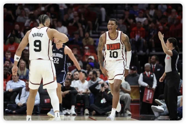 小史密斯20+7 亚当斯11前场板 班凯罗25分 火箭擒魔术迎3连胜