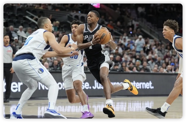 丁威迪28+7+6 巴恩斯29+8 独行侠8人出战4人20+胜马刺止5连败