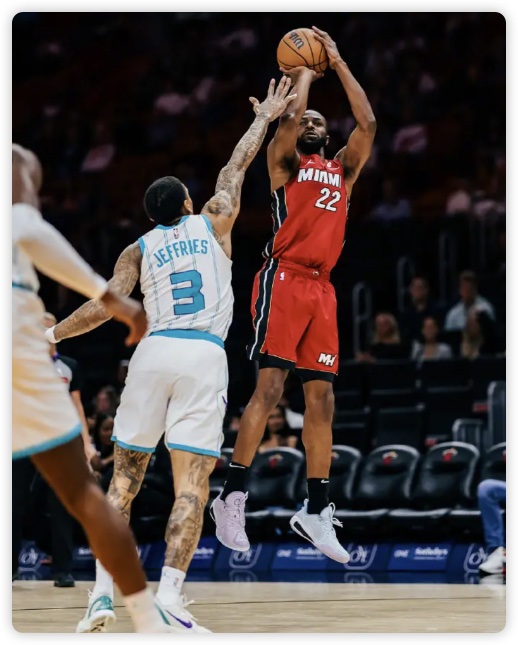 布里奇斯35分 鲍尔15+10 阿德巴约23+14+8 黄蜂17分逆转热火