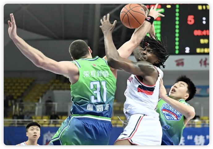 李祥波12+11詹姆斯空砍26+21 广州送天津4连败 