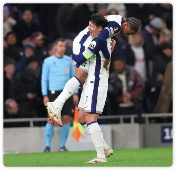 小将双响孙兴慜助攻麦迪逊 热刺总分3-2逆转晋级 