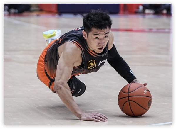 高诗岩14+10+10克里斯31分15板 山东客场擒深圳