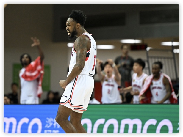 克劳福德21+12 袁照耀10+13 亨特32+9 广州送四川11连败