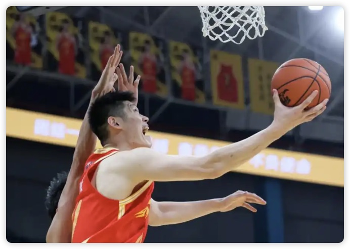 布朗34+8徐杰18+7 广厦大胜广东迎三连胜