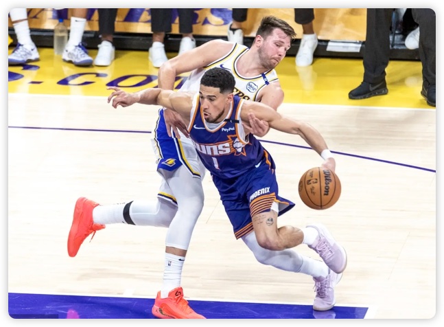 东契奇33+11杜兰特21分 里夫斯28分湖人胜太阳