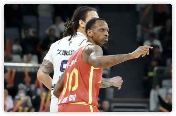 布朗49分洛夫顿33+23+9 广厦主场复仇上海喜获4连胜 