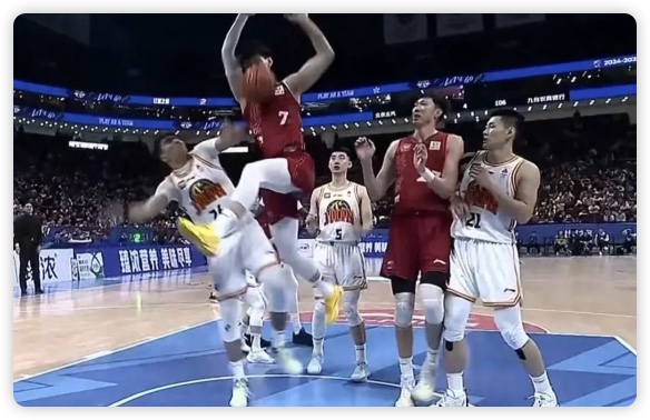 周琦22+7琼斯空砍50分10助 北京大胜吉林豪取10连胜 