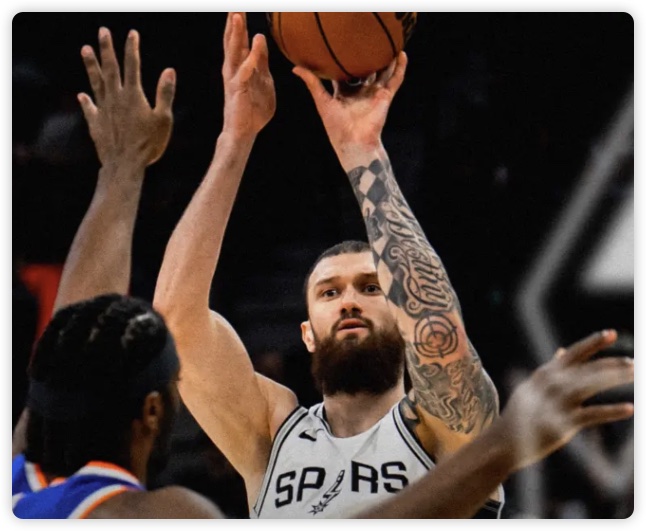 马穆凯20分钟14投13中砍34+9 唐斯32+9 马刺轻取尼克斯