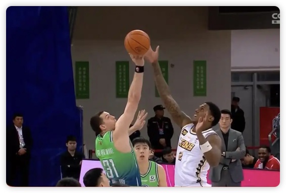 胡金秋25+7布朗28分 浙江广厦击败天津获5连胜