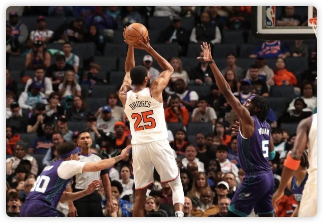 马威19+14+3帽 鲍尔25+8 唐斯24+10 黄蜂击退尼克斯