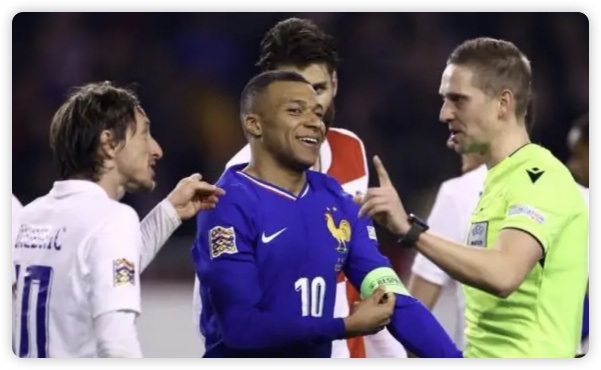 托纳利拔头筹格雷茨卡逆转破门 意大利1-2德国 