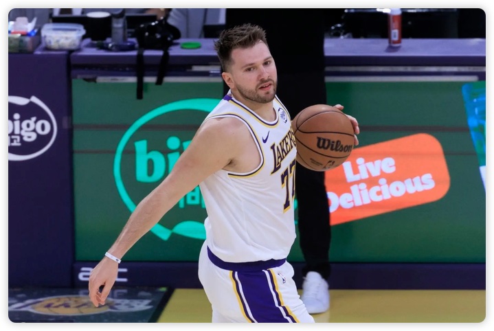 詹姆斯复出17+6+4东契奇34+8+6 湖人31分负公牛