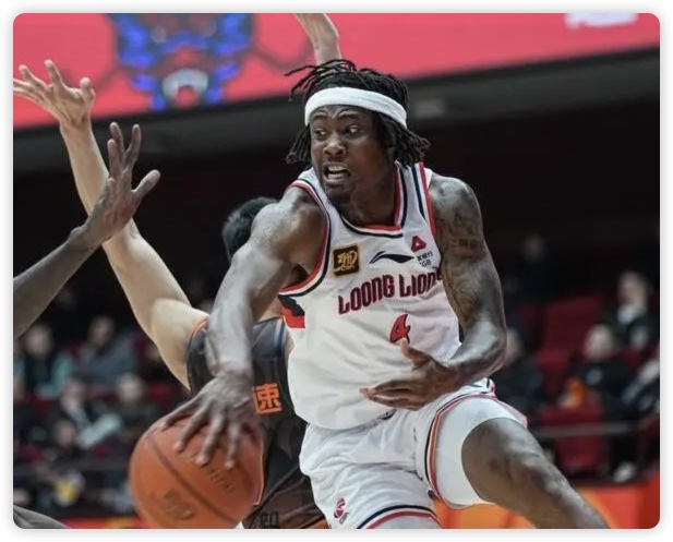 于米提15分 琼斯30+7 姜伟泽14分 广州5人上双送吉林8连败