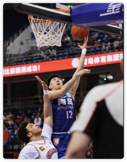 杨瀚森21+9洛夫顿遭驱逐 青岛力克上海取5连胜