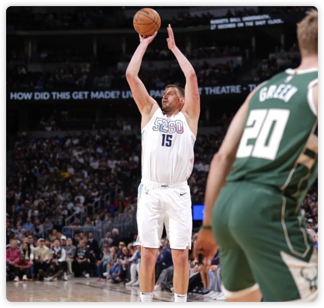 约老师复出爆砍39+10+10 字母哥缺阵掘金轻取雄鹿