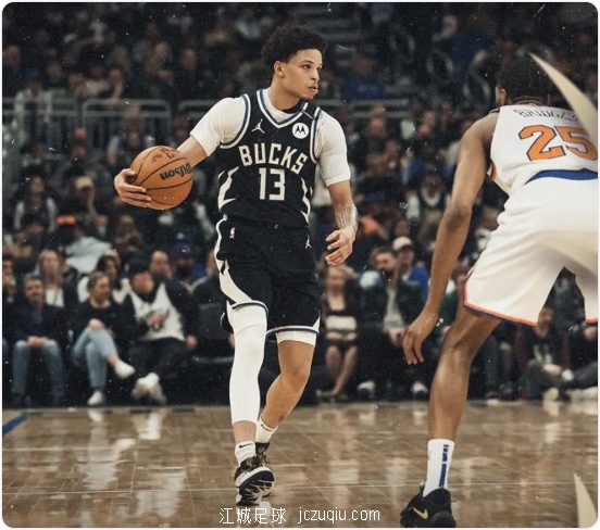 字母30+9+7阿努诺比31分 雄鹿不敌尼克斯吞3连败 