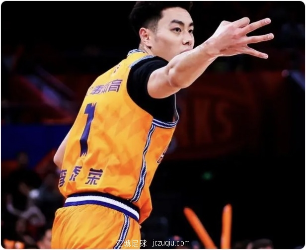 李添荣22分哈维21+8+9 上海主场轻取深圳 jczuqiu.com